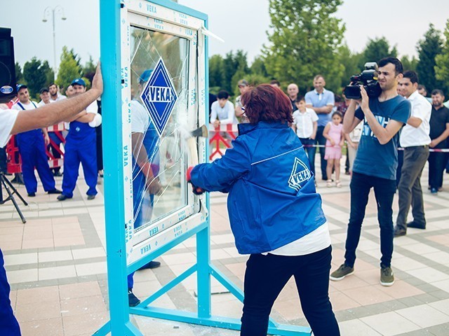 Жители Гянджи тестировали окна VEKA на акции "Силовой прием"